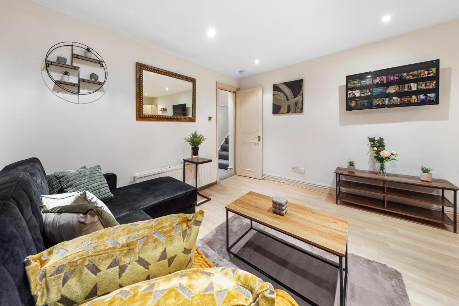 Deluxe Apartment - 1 Min Away From Camden Market And Station 런던 외부 사진