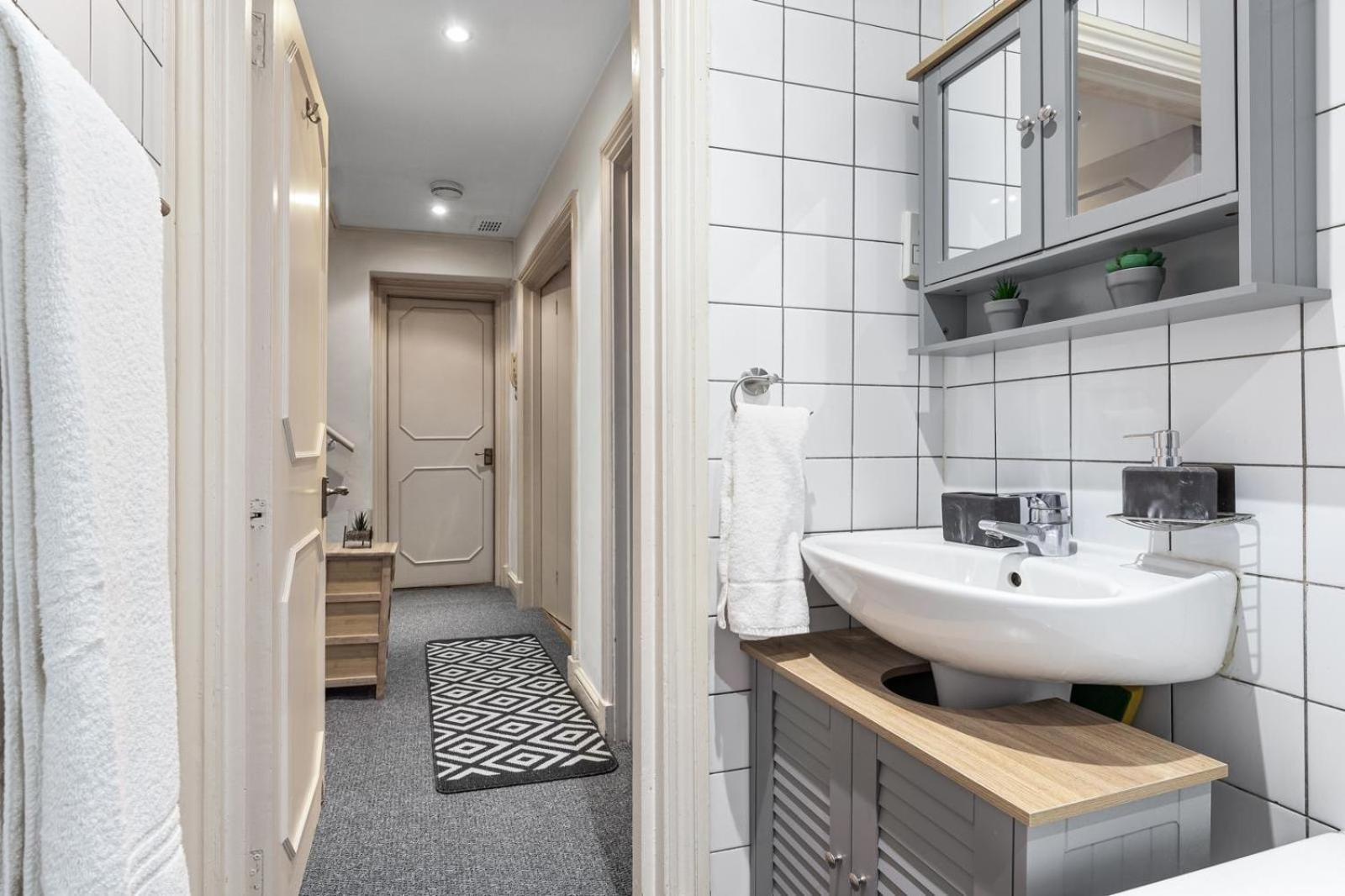 Deluxe Apartment - 1 Min Away From Camden Market And Station 런던 외부 사진