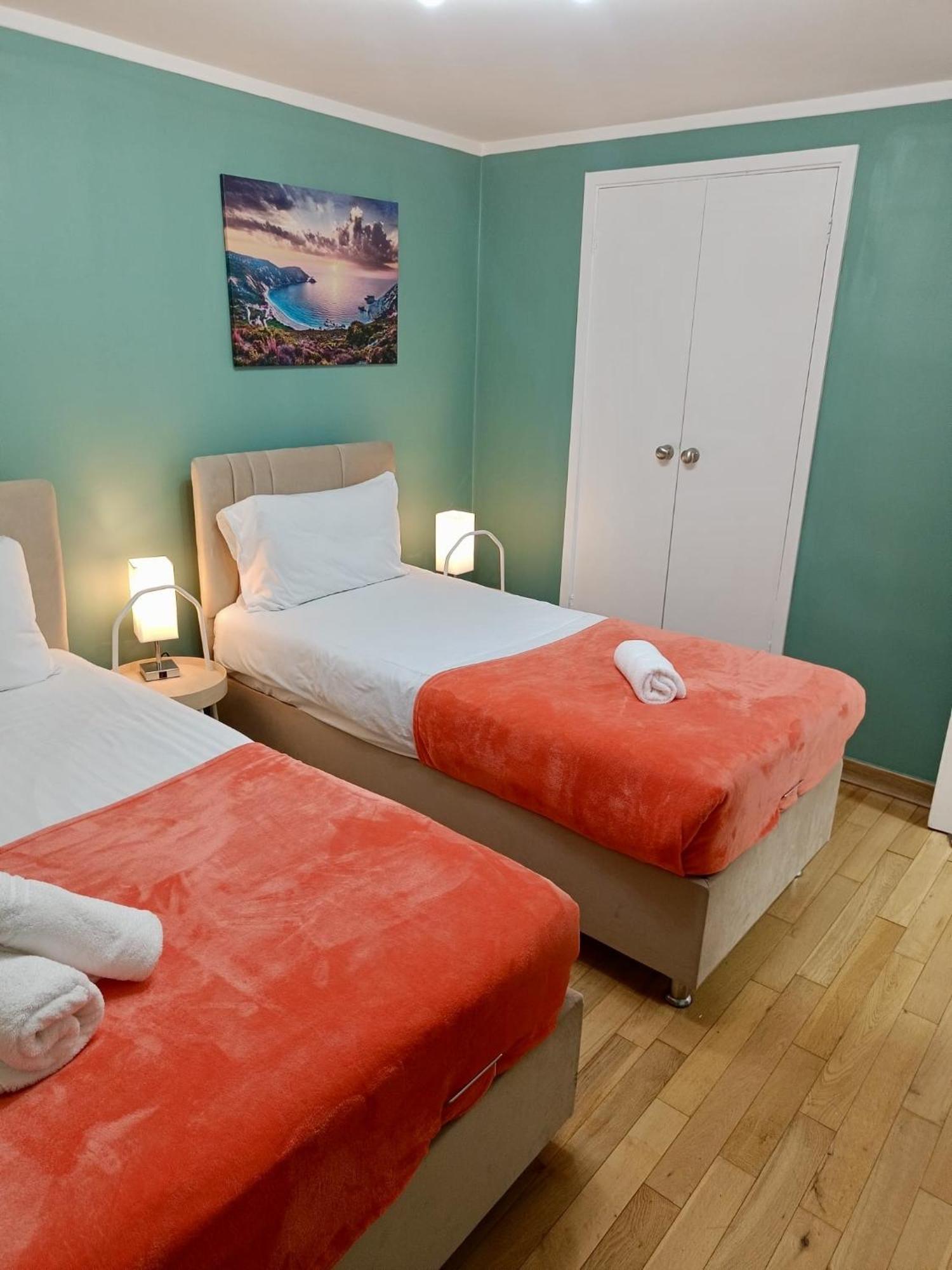 Deluxe Apartment - 1 Min Away From Camden Market And Station 런던 외부 사진