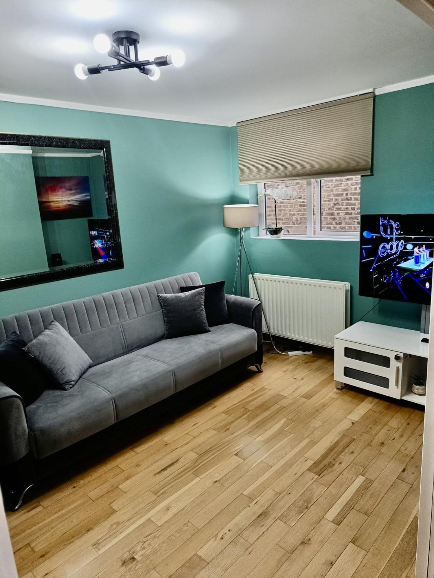 Deluxe Apartment - 1 Min Away From Camden Market And Station 런던 외부 사진
